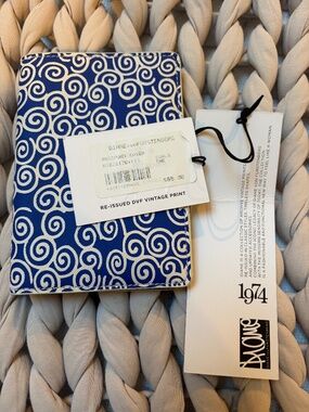 Diane von Furstenberg Passport Holder in Re-Issued Vintage Print - never used
